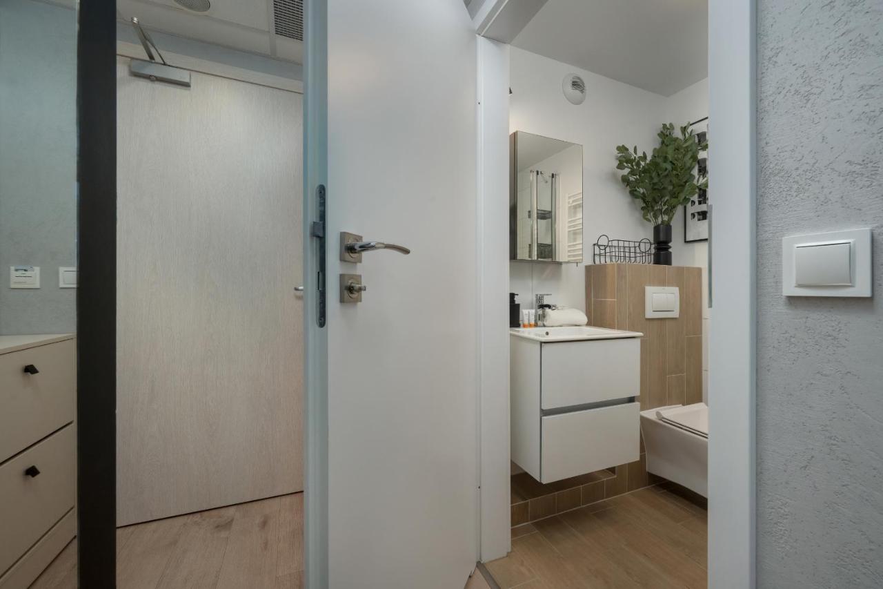 Trendy Studios With Home Office Near Wroclaw Main Station By Noclegi Renters Экстерьер фото