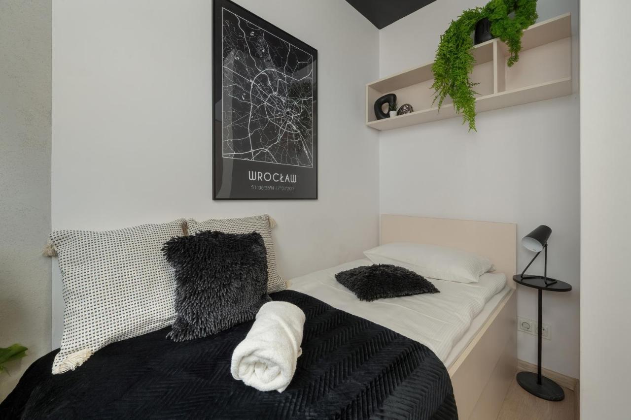 Trendy Studios With Home Office Near Wroclaw Main Station By Noclegi Renters Экстерьер фото