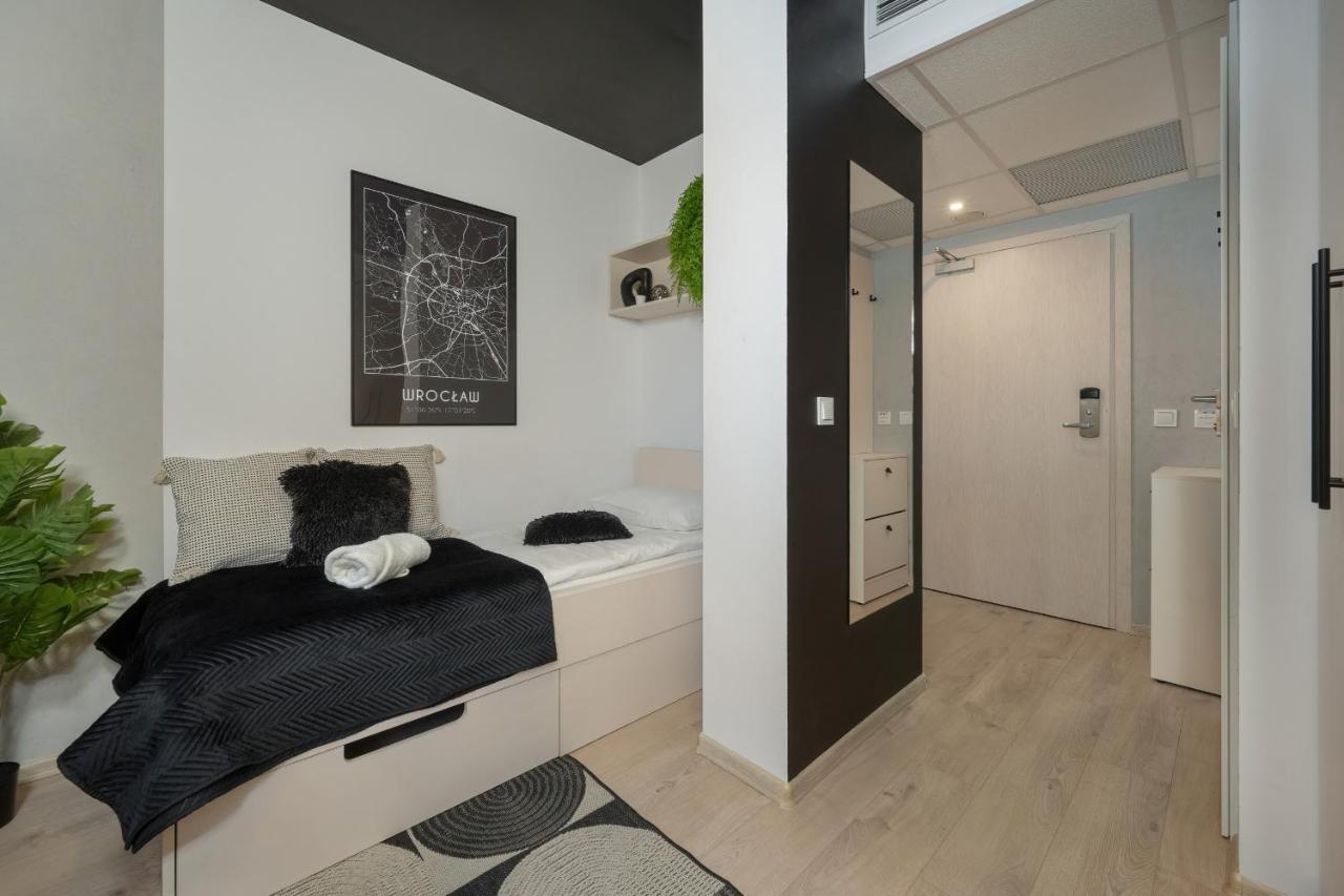Trendy Studios With Home Office Near Wroclaw Main Station By Noclegi Renters Экстерьер фото