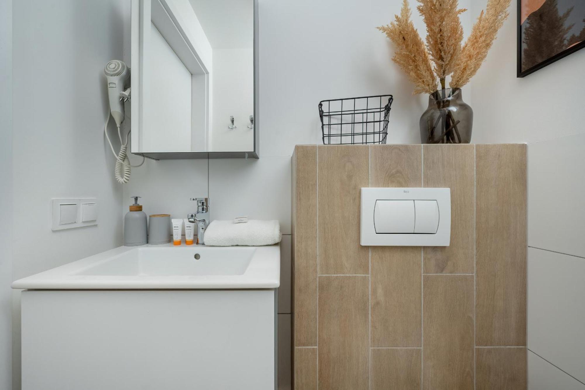 Trendy Studios With Home Office Near Wroclaw Main Station By Noclegi Renters Экстерьер фото